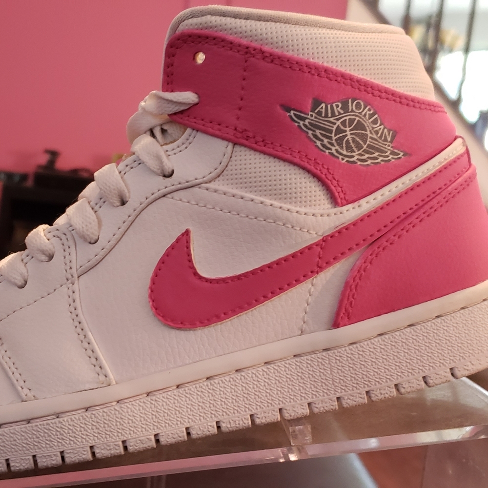 Custom "Hot Pink" 
Retro Jordan 1 - Picture 7 of 8